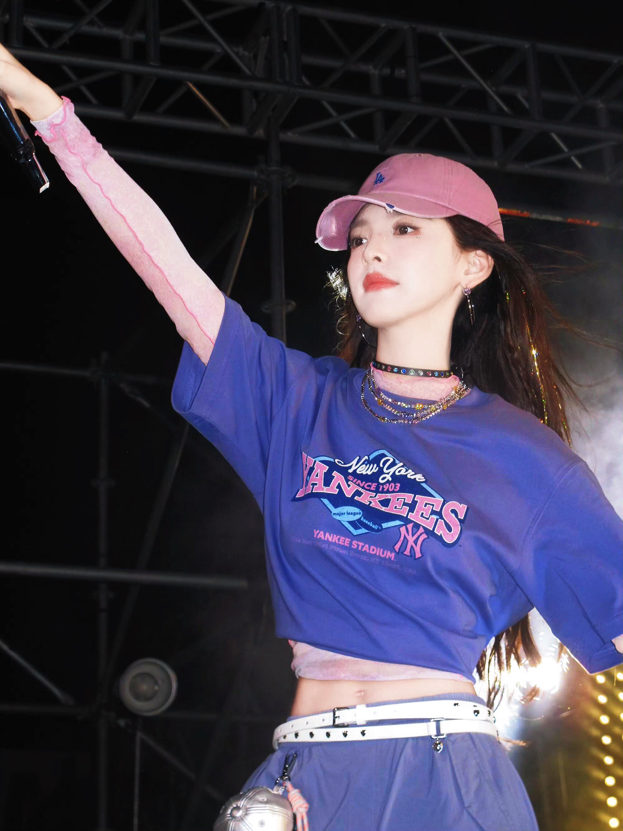 给章若楠做这个造型的人简直是天才完全是女团门面级的美貌❗️