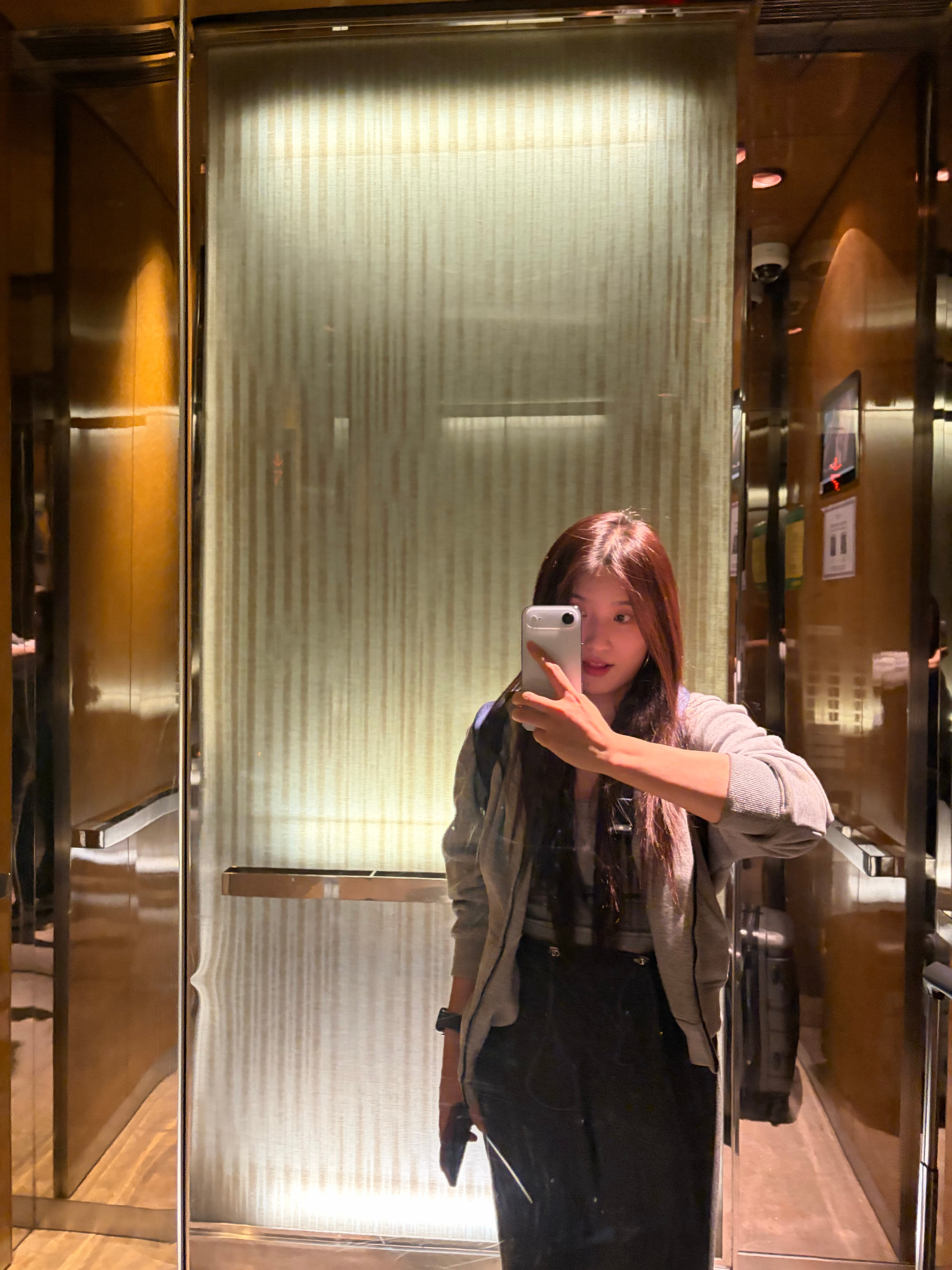 本来想搞个渣女大波浪化个妆美美的再出门，奈何还是起不来……上海下回见啦！