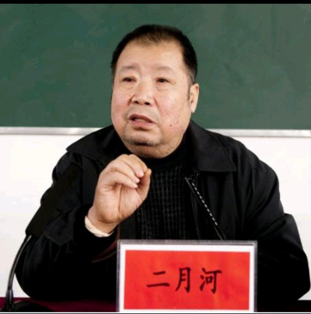 世人皆知《雍正王朝》，却未必读懂二月河这一生。原名凌解放，1945年生在山