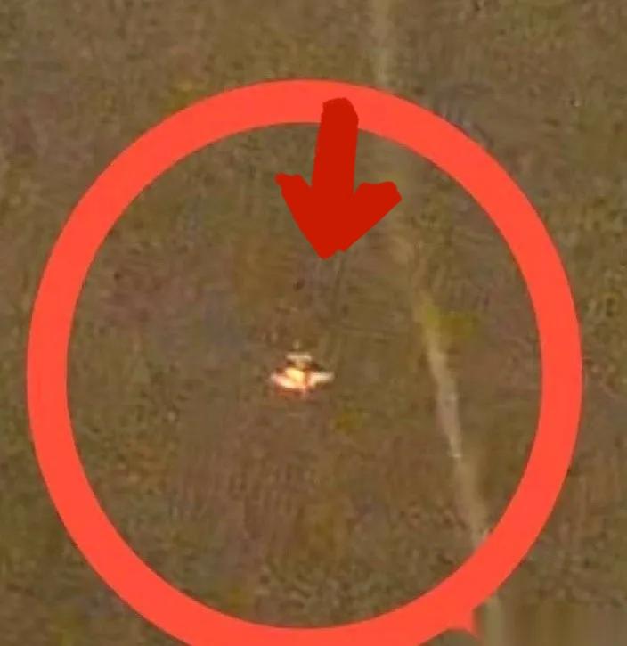 一架飞机，关了所有能关的信号，鬼鬼祟祟地贴着地皮就往人家国境里钻。不报告，不应