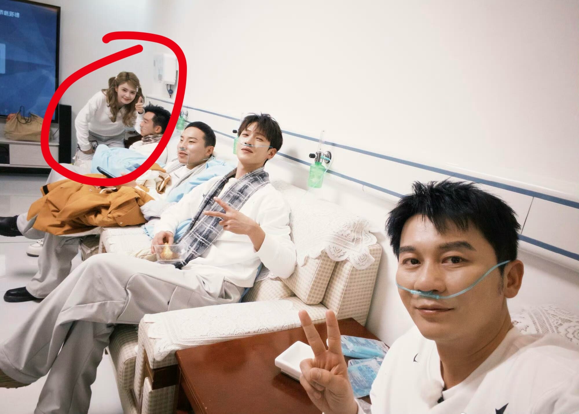 跑男四个人都吸氧，就白鹿啥事没有🤣