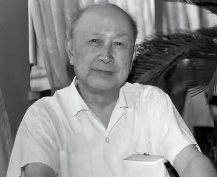 1955年6月。钱学森偷偷往信封里塞了一张小纸条，趁着家里保姆不注意，快步丢进