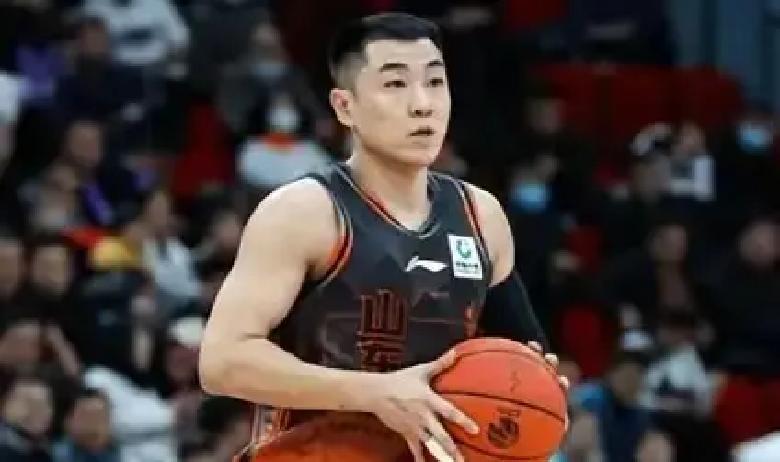 他1分未得，却被两大名帅抢着要。球迷把怒火砸向高诗岩，喊他“高铁”。得分栏