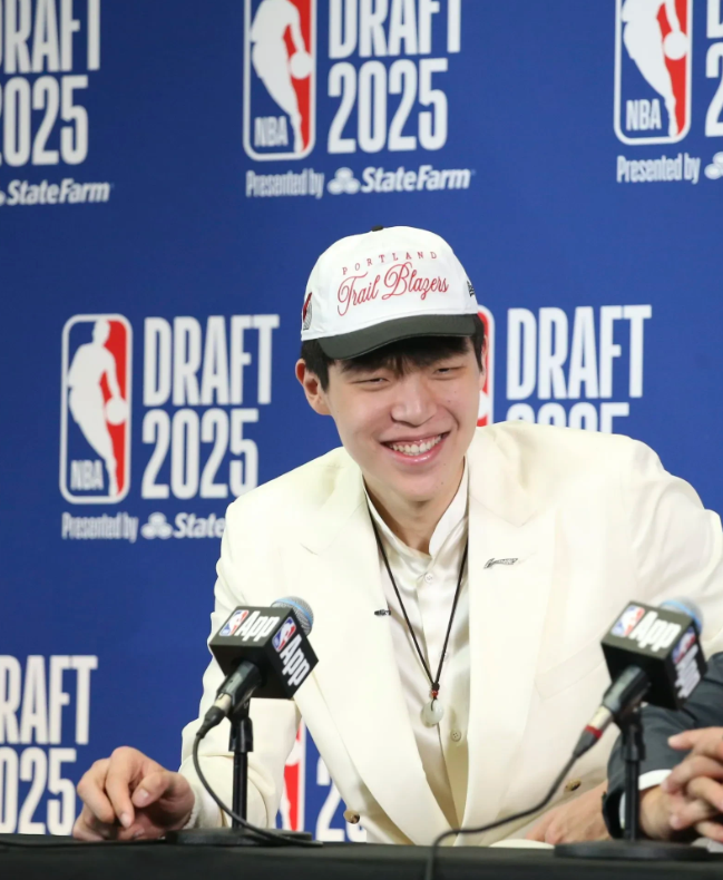 历史总是在重演，被NBA选中的杨瀚森就回来出战亚洲杯了！据国内媒体报道，在N