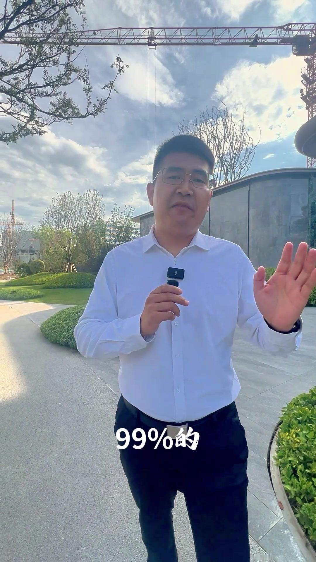 🧐99%的高新买房人都会看这个楼盘。🌟大门：看一下大门是否阔气，能做成