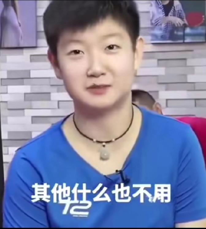 孙颖莎真的太真实太善良啦！她说从来不用化妆品，就用点擦脸油。就这，皮肤还白白嫩嫩