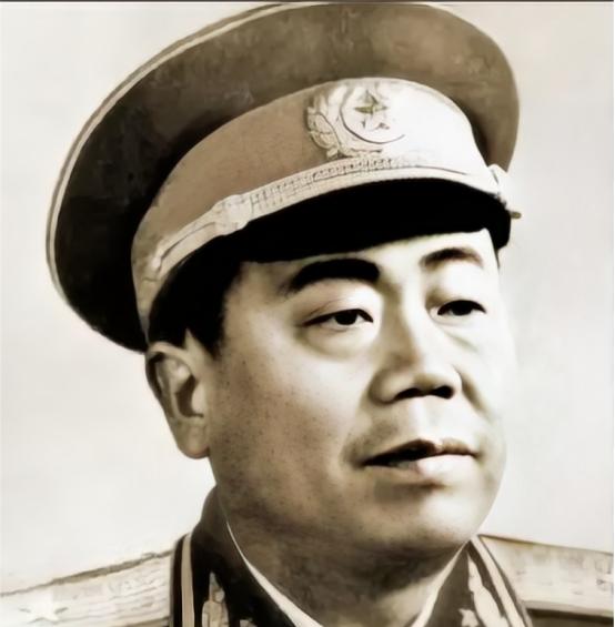 1942年，一女八路从来不洗脚，引起了游击队长的警惕，他半夜潜入女队员房间，趁她