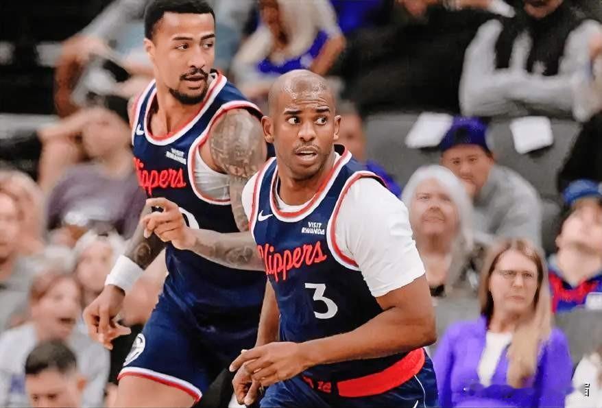 兄弟们，你们可曾听闻？有外媒记者爆料，保罗被裁掉还有一个原因，那就是在快船的日常