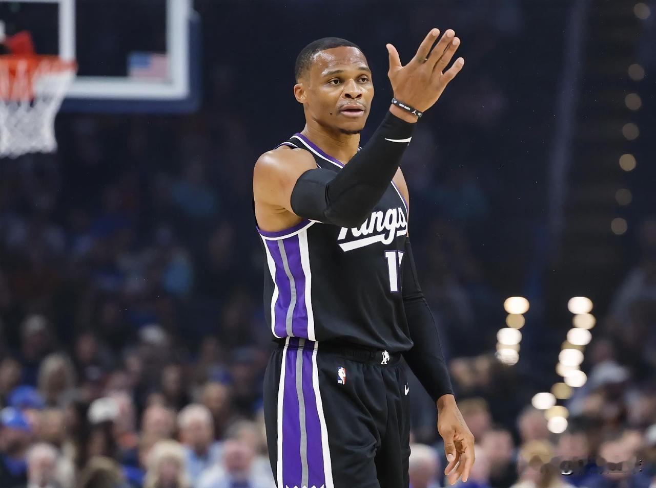 硬气！威少不愿接受次要角色近日，ESPN名记AnthonySlater撰文