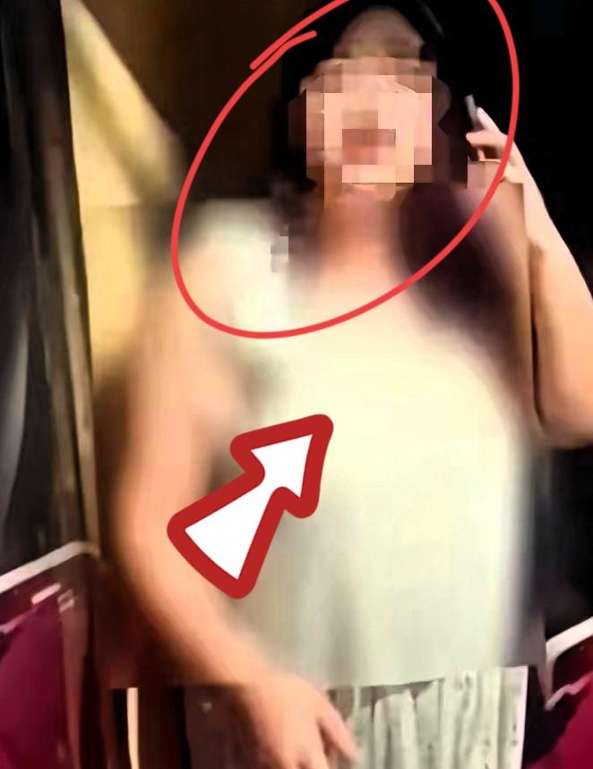 榴莲白嫖姐火了。二十出头的小姑娘，一口气下单十几家，到货就狂吃，吃完秒退款，店