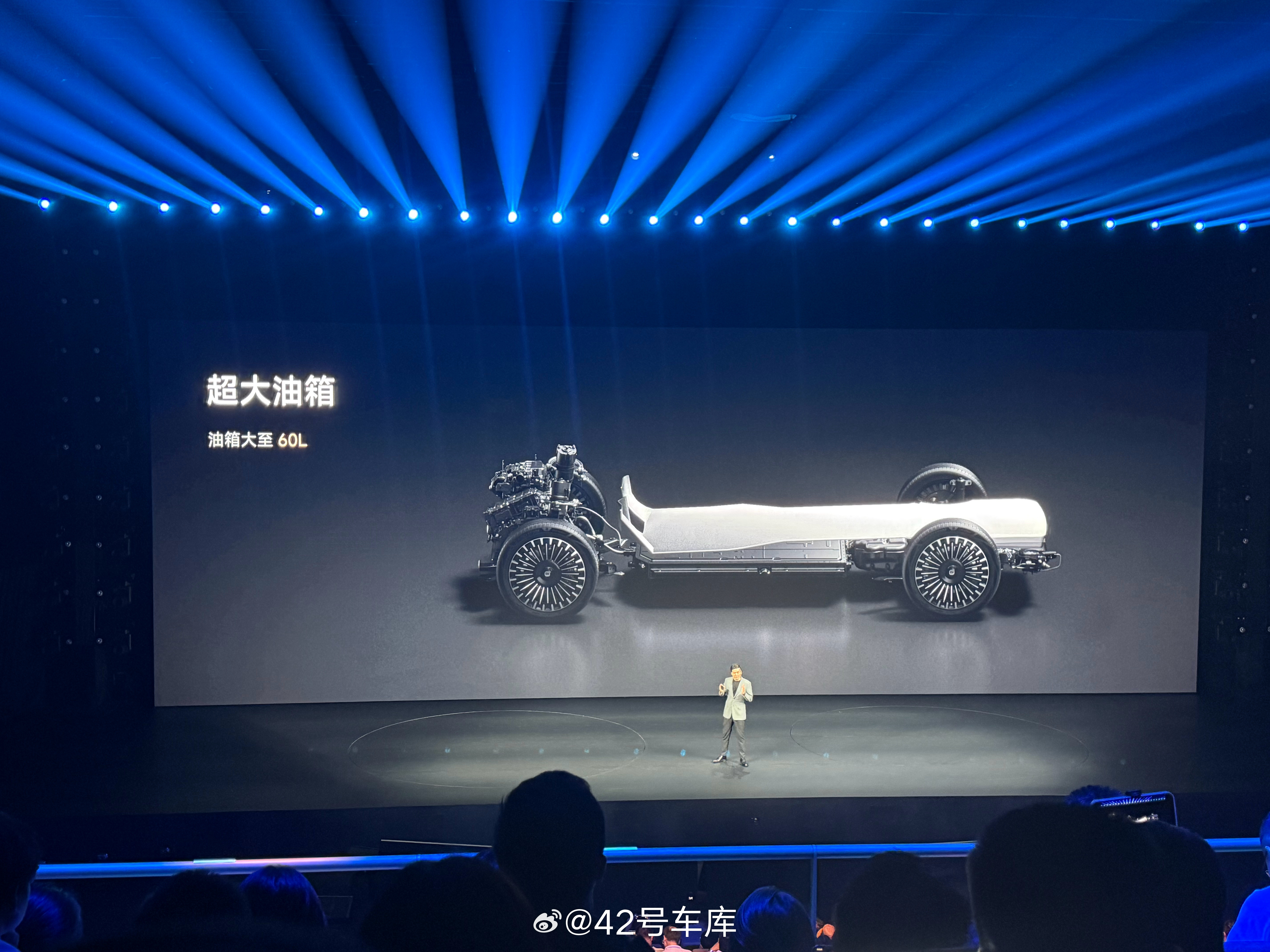 小米这个侧面的地盘透视度做的很好啊，充分的展示了他们是怎么通过一个非常紧凑的后悬