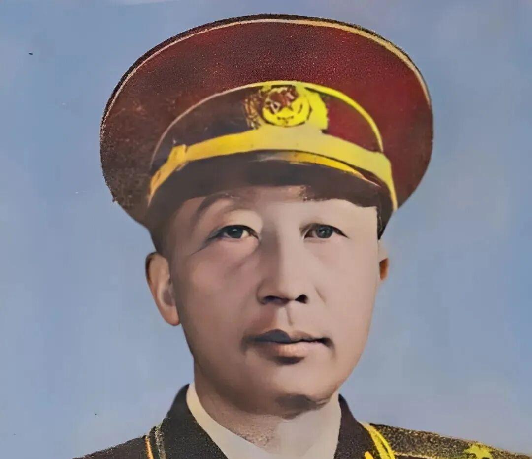 1924年，老师在课堂上打了8岁的张学思十手板，张学思哇哇大哭：“我爸是张作霖！