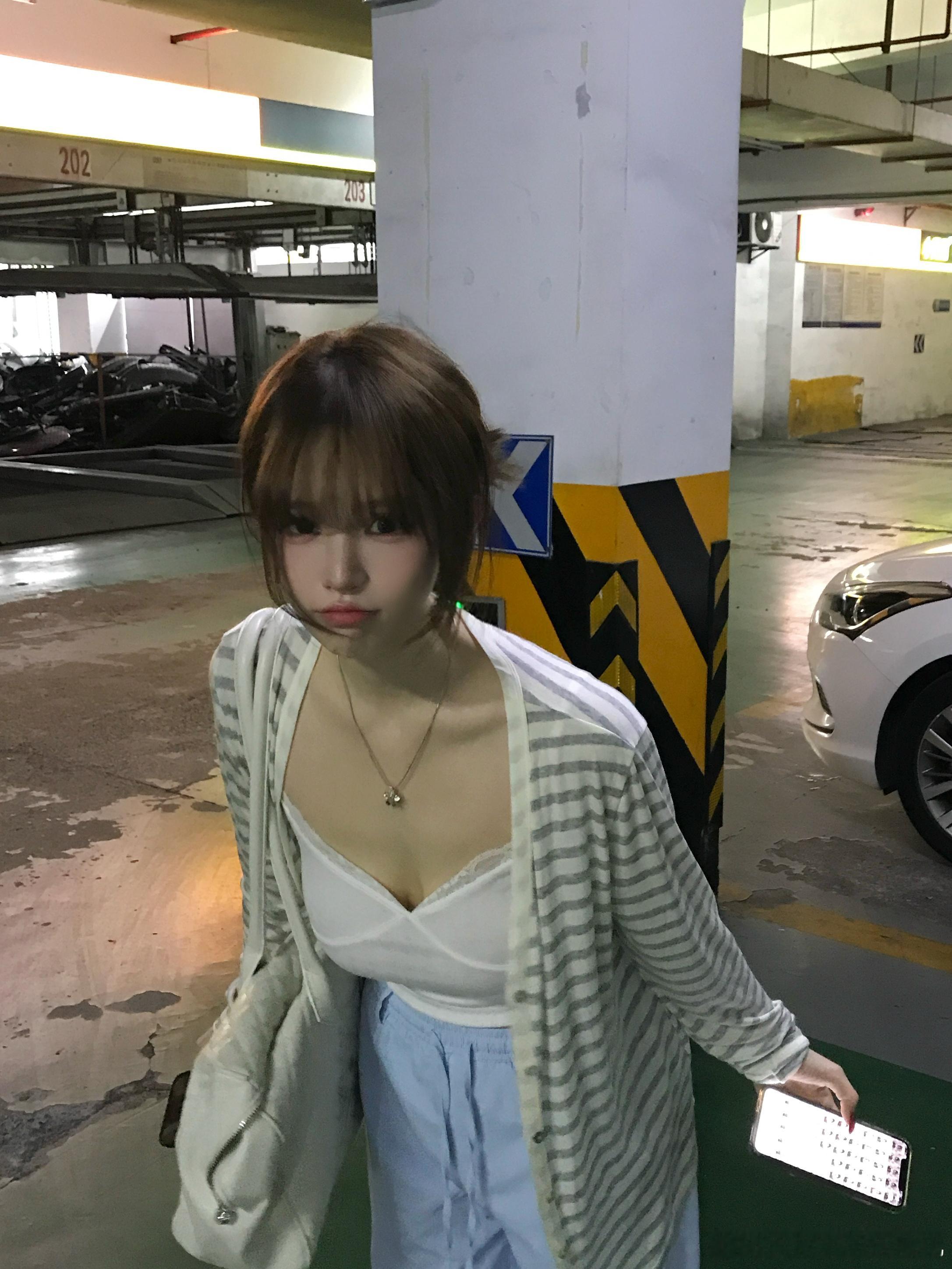 自从我说喜欢朋友随手帮我拍的照片之后可乐就默默记下了哈哈哈哈哈地库也能出片啊