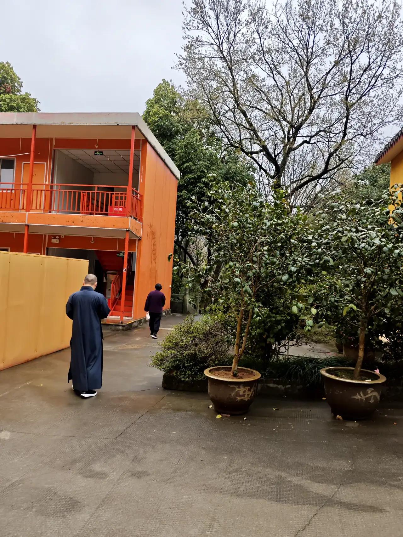 杭州永福寺虽然没有灵隐寺那么有名气，可风景却非常优美，虽然都在一条旅游线上，永福