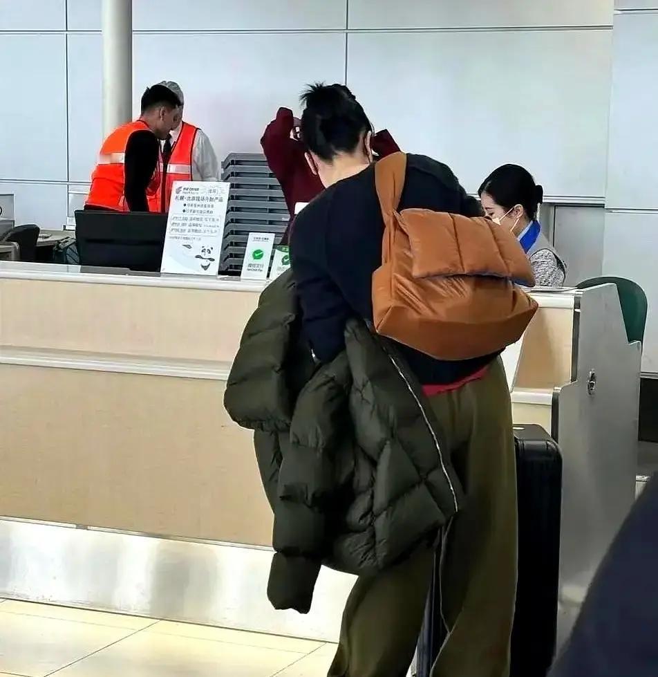 她刚被嘲“天后变大妈”，转身就用数据扇了所有人一记耳光。2024年贵州音乐