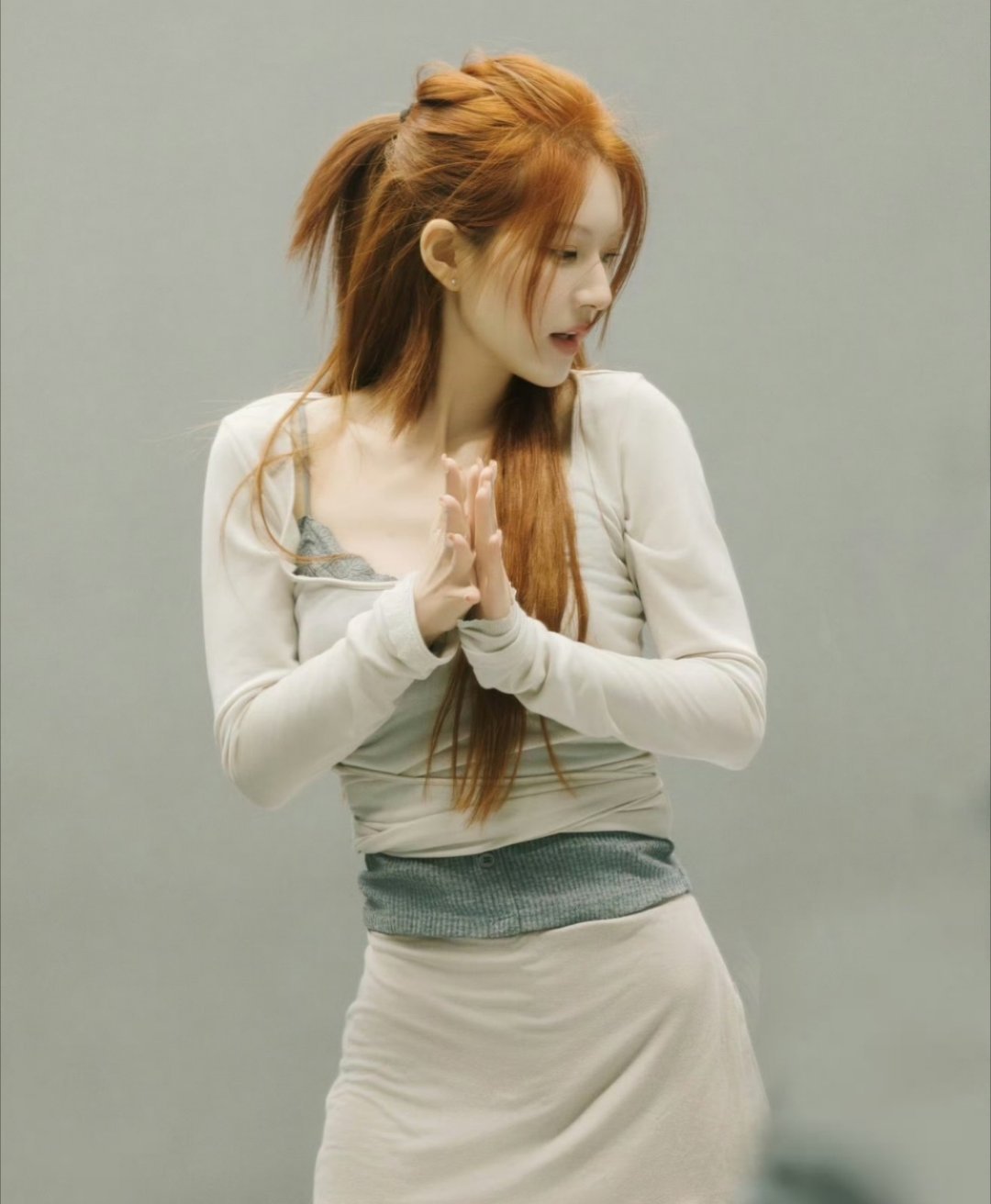 原来瘦到一定程度才会有下颚线啊，露思真的好美！