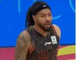 克里斯和珀塞尔在球队的角色已经悄然发生转变，联赛刚开始那阵子，克里斯在山东男篮可