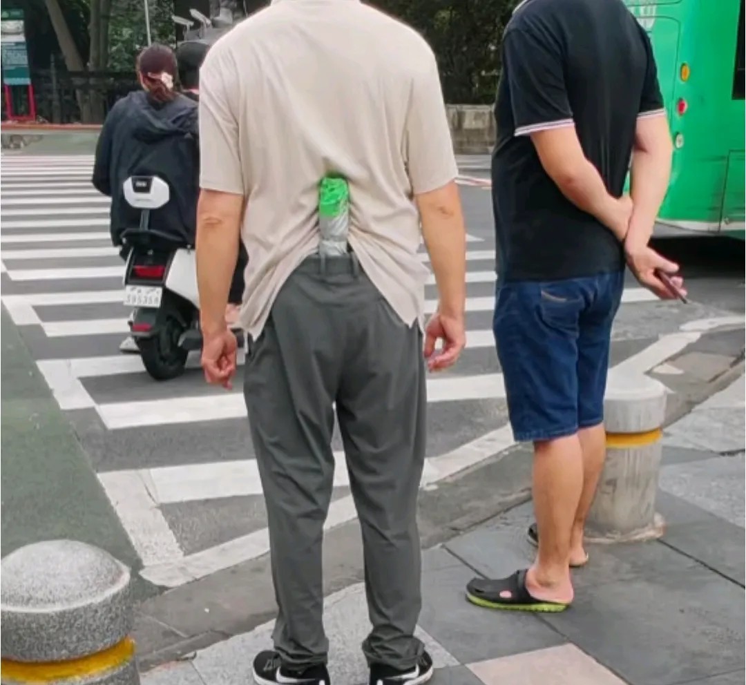 等我老了我也要这样，哈哈哈哈，大爷还得是大爷