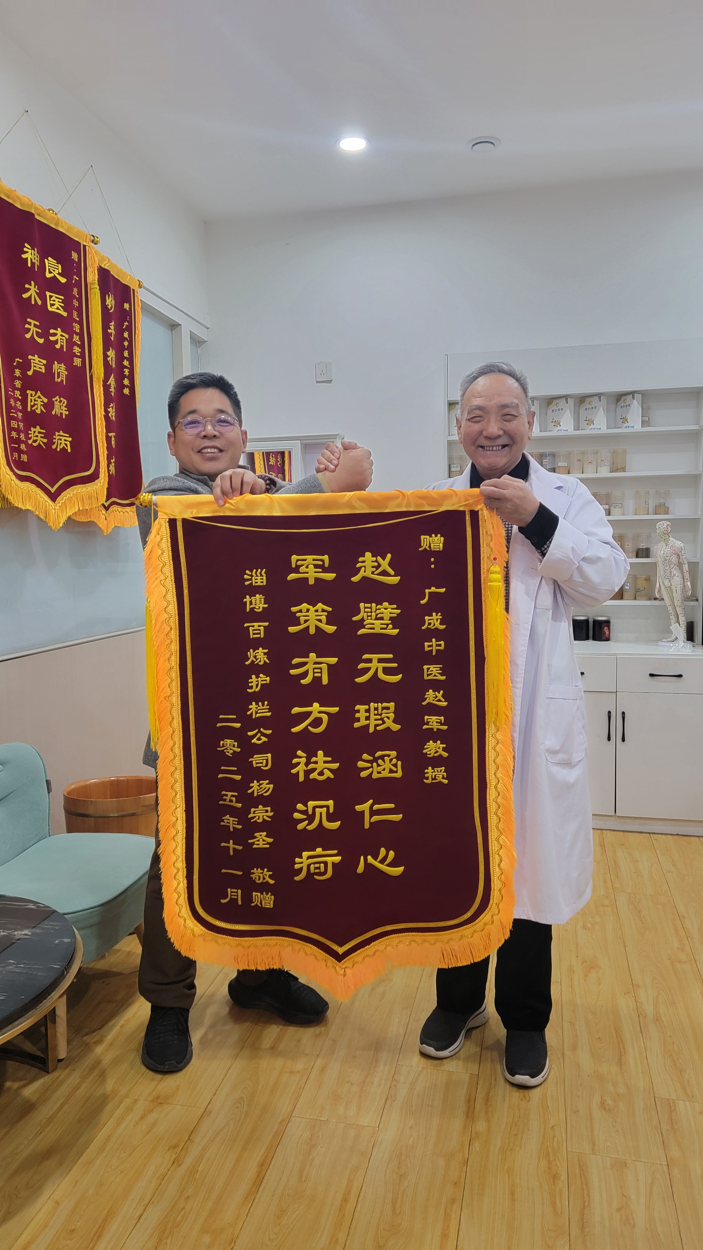 一味栀子粉，疗“急性扭挫伤”的体会栀子粉疗急性挫扭伤摘自《中国中医药报》作者：蔡