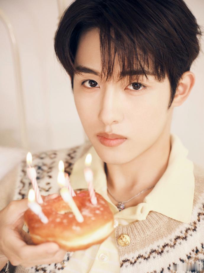 董思成dv限定时刻董思成dv限定时刻我们每一次记录都拍进了镜头里面。好喜欢