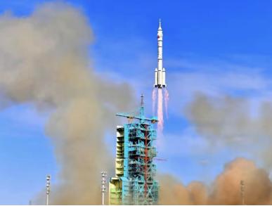 太空传来一道裂纹，全世界的心都悬了起来！就在国内民众还未完全消化这起太空意外的细