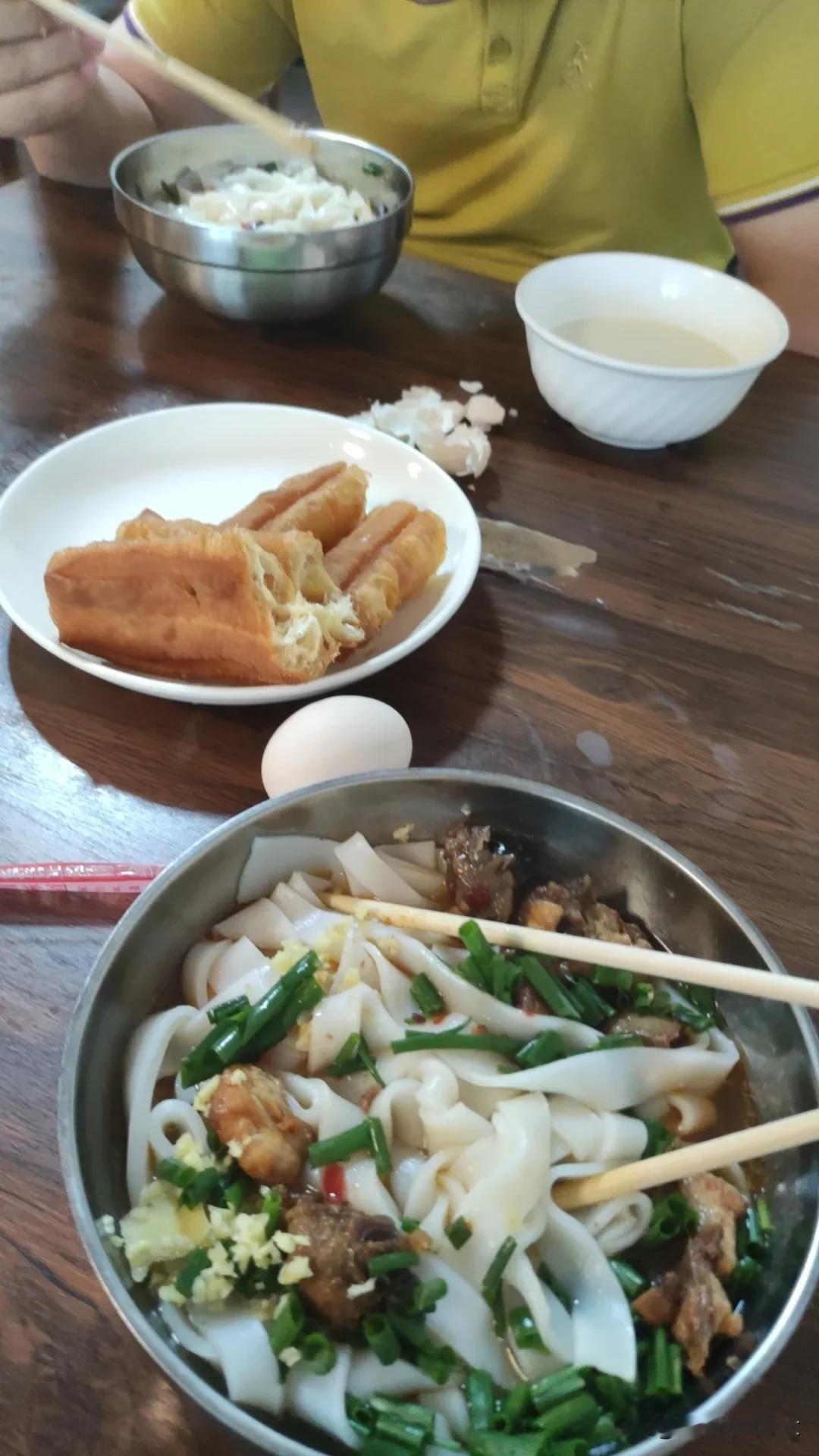 最近我发现了一件有趣的事情，不知道你们发现没有？这段时间我在家里带1岁多的孙