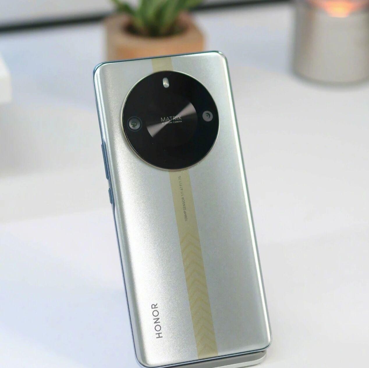 荣耀X50GT的一亿像素主摄和超大内存流畅度很够用，日常拍风景、人像解析力