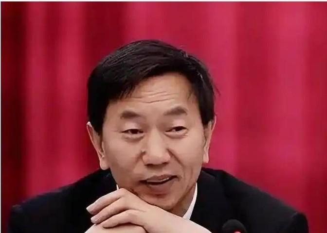 1993年，耿彦波刚成为山西灵石县的县长，就公然耍“官威”！非要花5000万修个