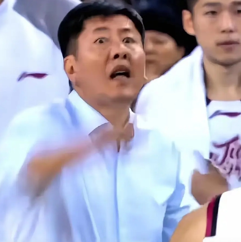 浙江主场98:101惜败广东遭开局两连败，这四人是输球最大卧底！1.丁伟(主