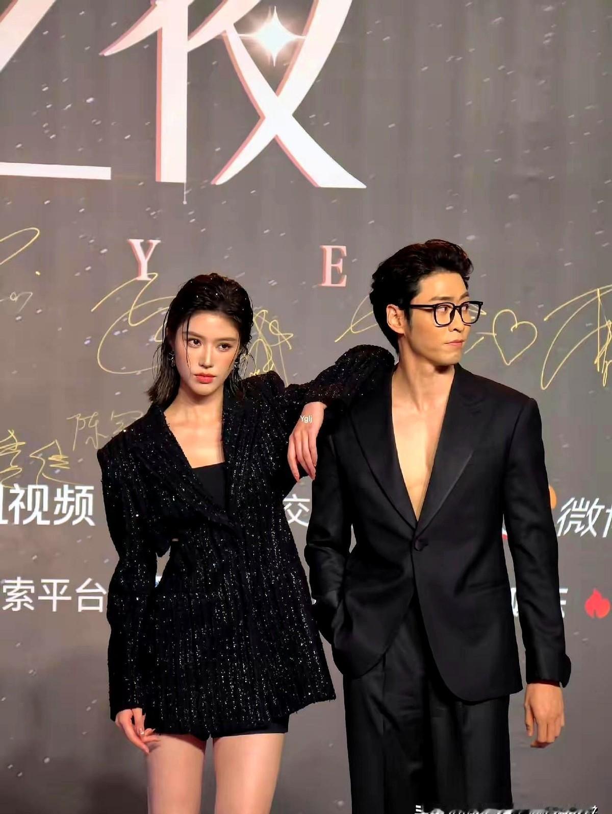 200万粉健身博主，一夜之间油翻全网。这对健身博主平时走的可是“清爽自律”人