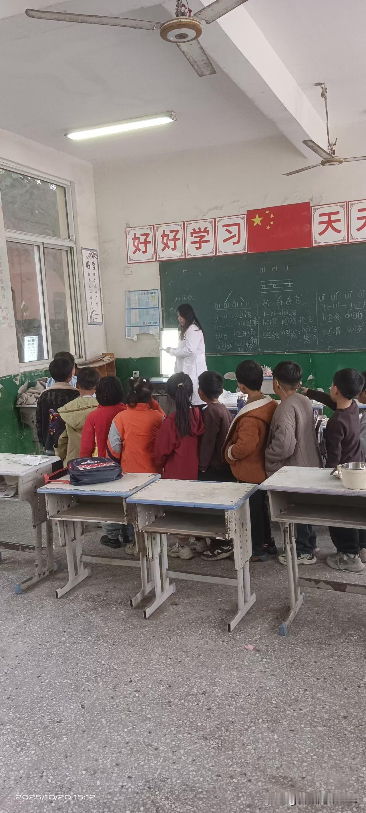 校长一句“昨天出苗，今天就能掰棒子？”，点醒了多少焦虑的家长哎，你说这事儿