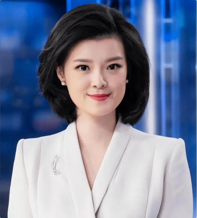 有人说：央视主持人龙洋是花瓶，邹韵是腹有诗书气自华，你认同这一观点吗？龙洋和