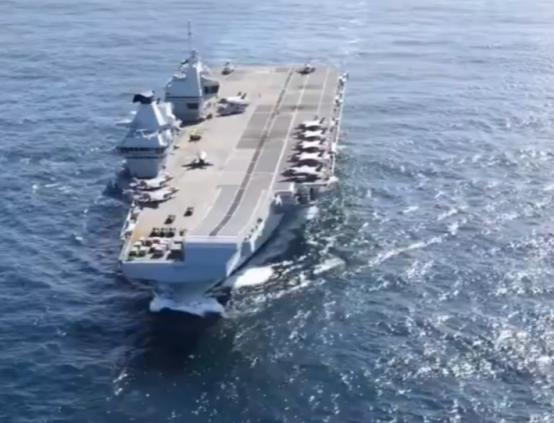 最新国际速报：“撕破脸闹翻天”英舰穿越台海“卑鄙无耻”。 英国政府里头最近吵