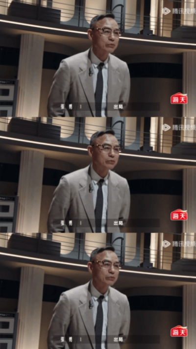 父子比赛儿子淘汰父亲爆哭一饭封神别人晋级是高光，王刚晋级却像输了。镜头扫过来他