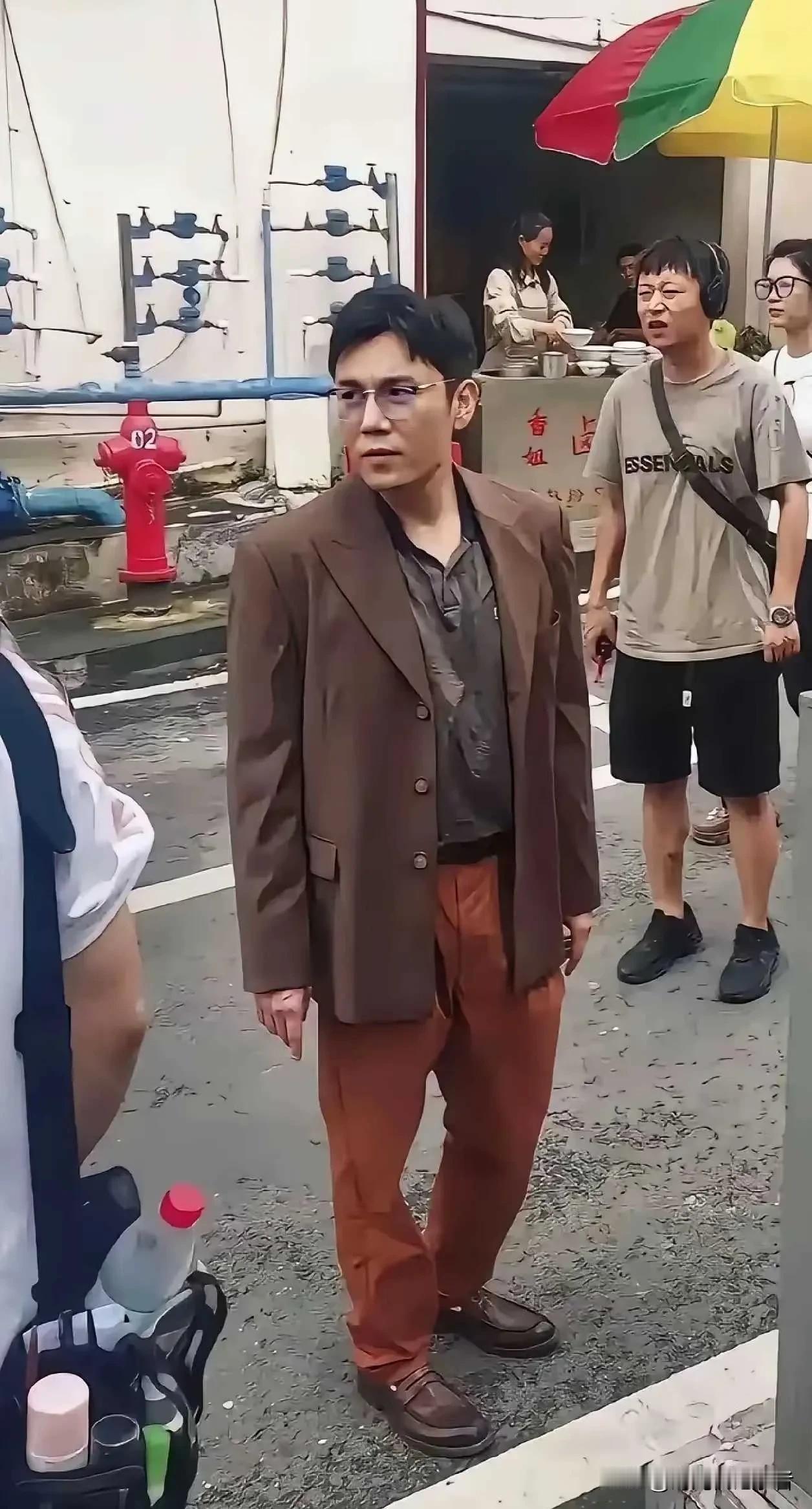 秦昊这长相真的只适合演年代剧吗？还都是固定的人物特点，不是警察，就是聪明的罪犯。