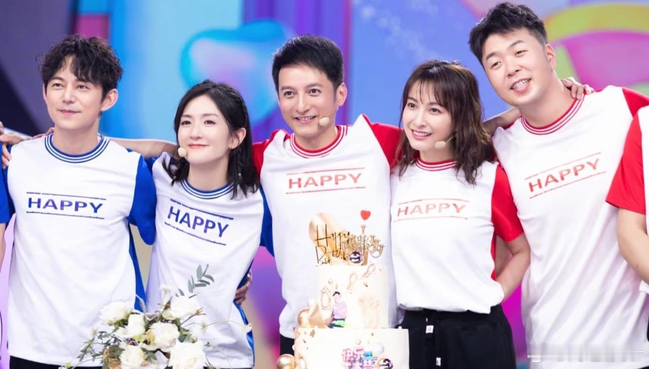 让我一瞬间想起来小时候最爱看的快乐大本营大家是不是也很喜欢看快乐大本营看着看着大