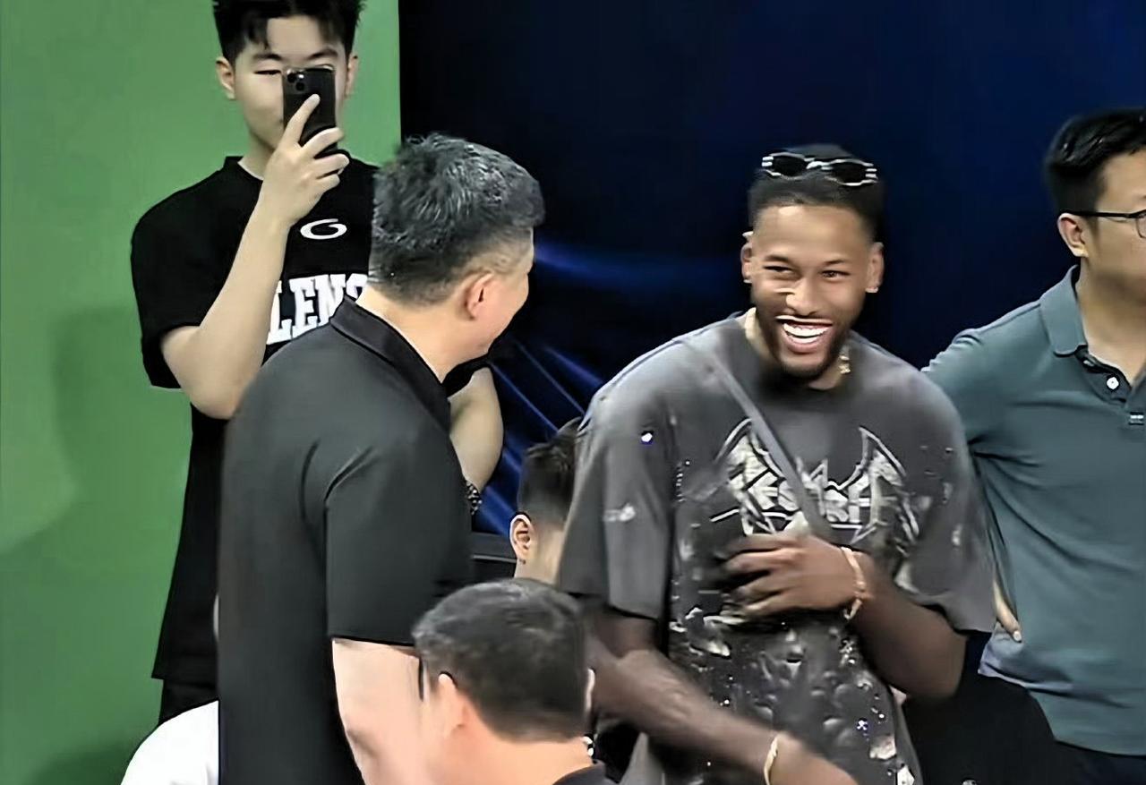 广东宏远前锋张昊最后传球杀死了比赛！王少杰，祖传的两罚一中，广东全运男篮2分输给