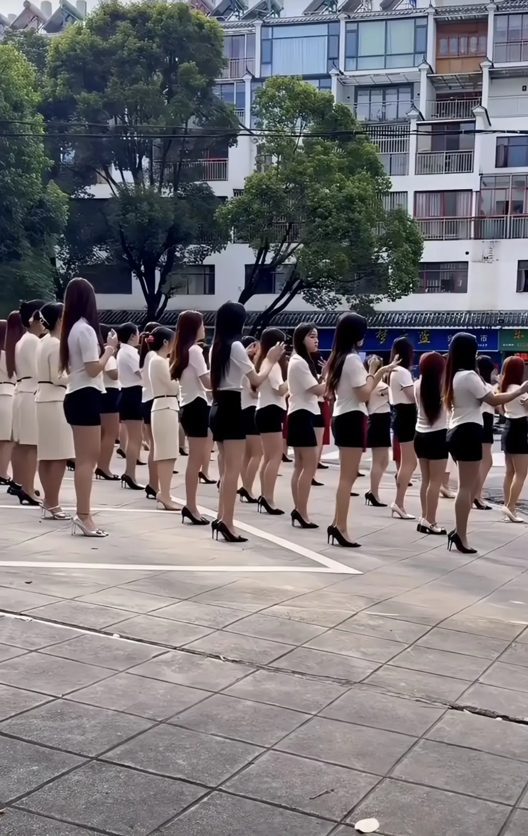 大早上的扰民，没有一天不跳的