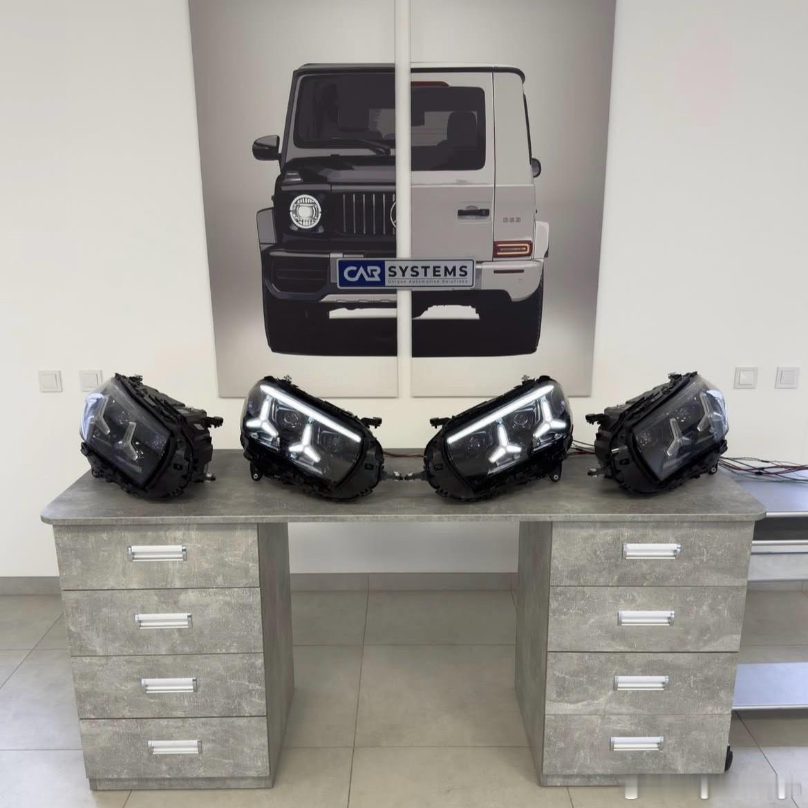 奔驰W223S级中改前灯部件高清图曝光点亮和不点亮的都有。非常清晰了，两个奔驰