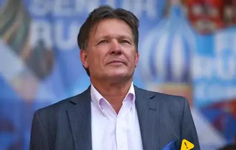 美州长炮轰特朗普：把美国未来卖给中国当地时间2月16日，美国加利福尼亚州州长