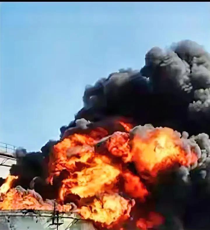 狠，真的狠！央视实锤，中东这一仗彻底打红了眼🔥美以刚炸德黑兰炼油设施，伊