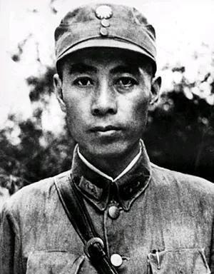 贺龙刀下所救之人，获五枚一级勋章，大授衔八位将军为其奏乐贺龙刀下所救之人，