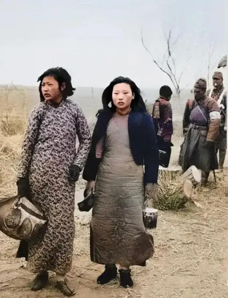抗日战争时期日寇铁蹄下的华北，两个逃难途中的中国妇女在路上遭到了日本鬼子的盘查，