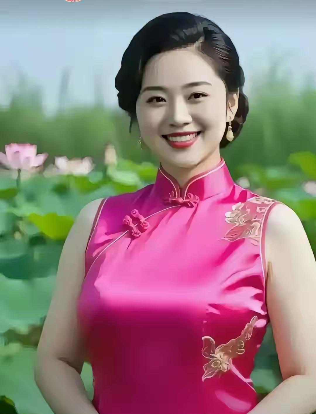 偷着乐国宝美女，丰满宜人，旺夫旺财。笑靥如花，肤白貌美。温柔可人，男儿福音，幸福