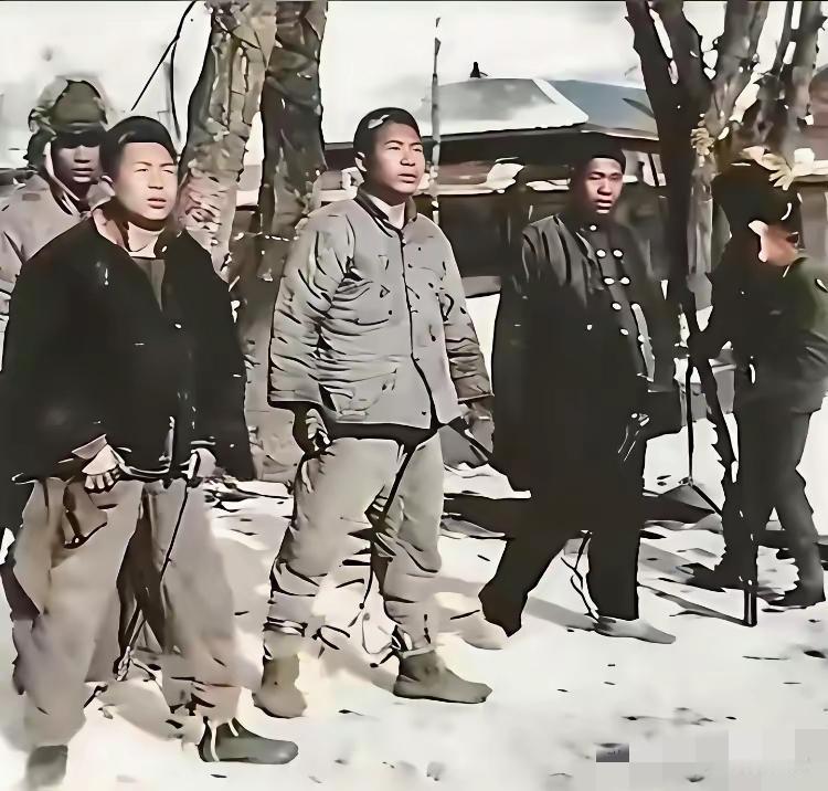 1938年那悲壮且震撼的场景，至今忆起仍令人动容。三位抗联战士不幸落入日寇的魔掌
