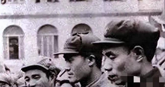 1977年，一个前途无量的部队干部被下放长江当渔夫，两年后收到一封仅八个字的信，