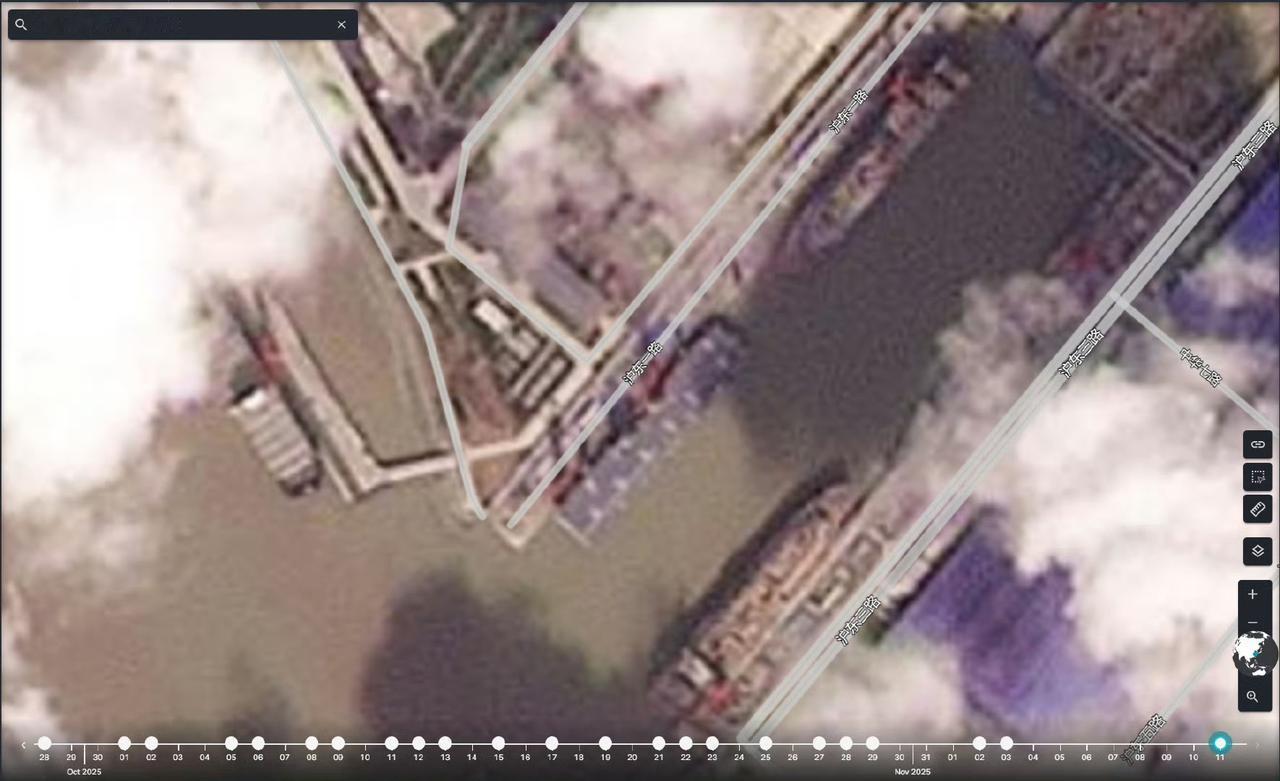 兵贵神速，076四川舰甲板划线了。看来美国海军肯尼迪号航母(CVN-79)不仅没