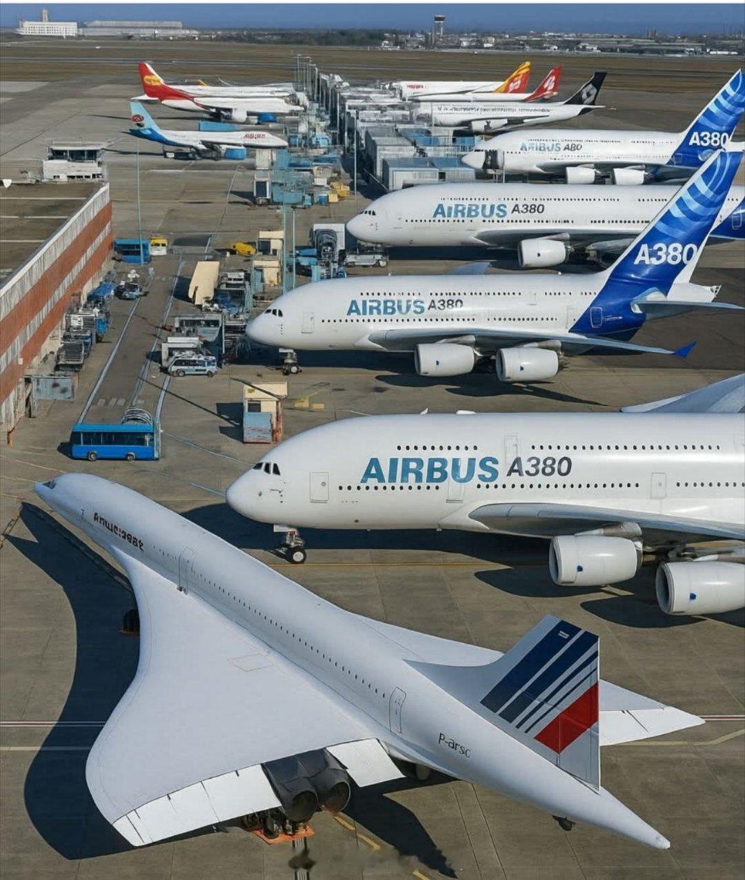 左下角这部机可以当我们的“空军一号”（我们叫“苍鹰一号”）吗？​​​