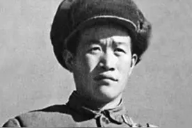 他是被逼无奈。”1964年8月，毛主席得知一个战斗英雄，因为过去的一个“污点”，