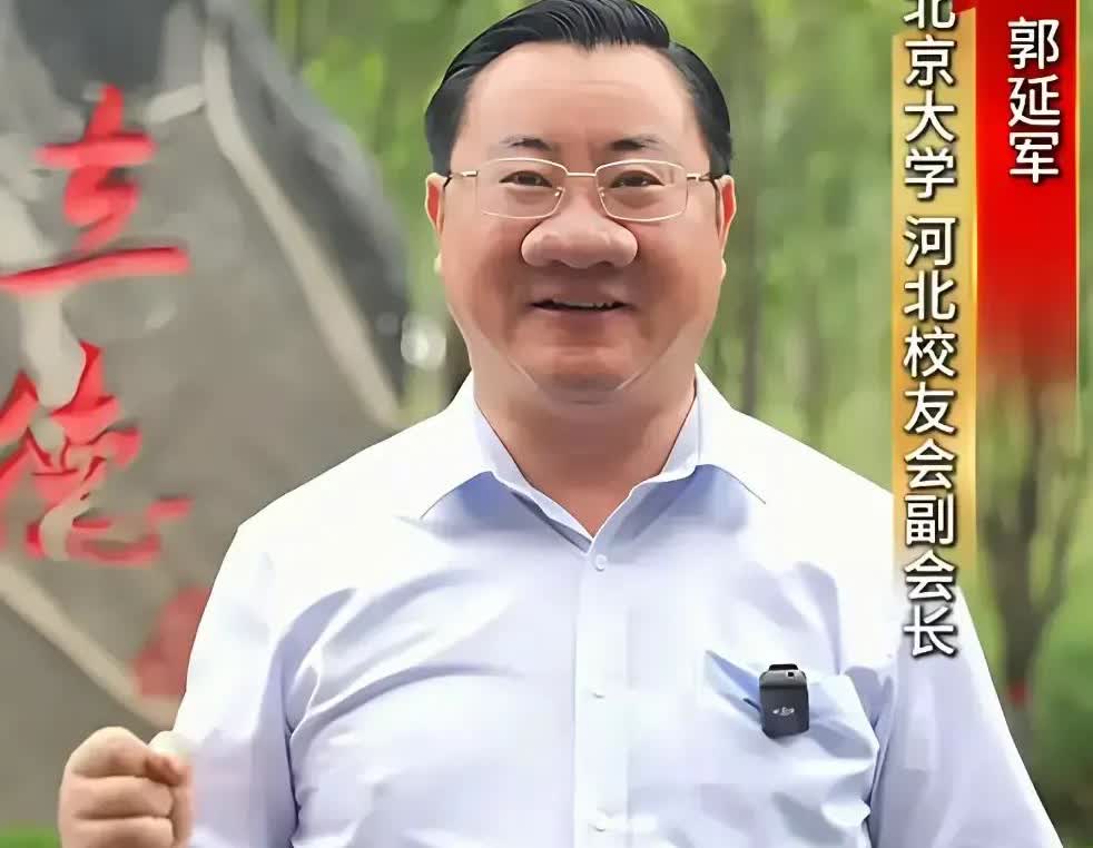 两人的鼻子何其相似，这种叫狮子鼻吧，狮子鼻应该是富贵命。你看男
